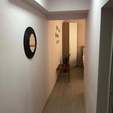 Itan'S Apartment-Lovely Guest Apartment In Center Tirana Buitenkant foto