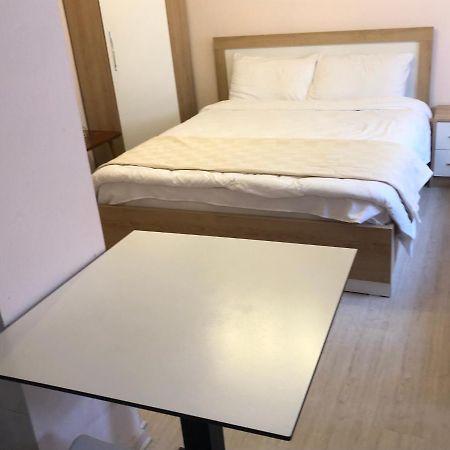Itan'S Apartment-Lovely Guest Apartment In Center Tirana Buitenkant foto