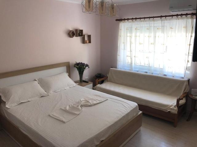 Itan'S Apartment-Lovely Guest Apartment In Center Tirana Buitenkant foto