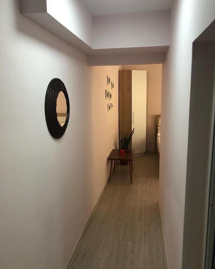 Itan'S Apartment-Lovely Guest Apartment In Center Tirana Buitenkant foto