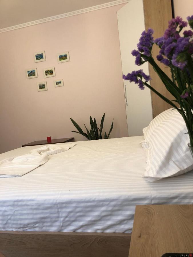 Itan'S Apartment-Lovely Guest Apartment In Center Tirana Buitenkant foto