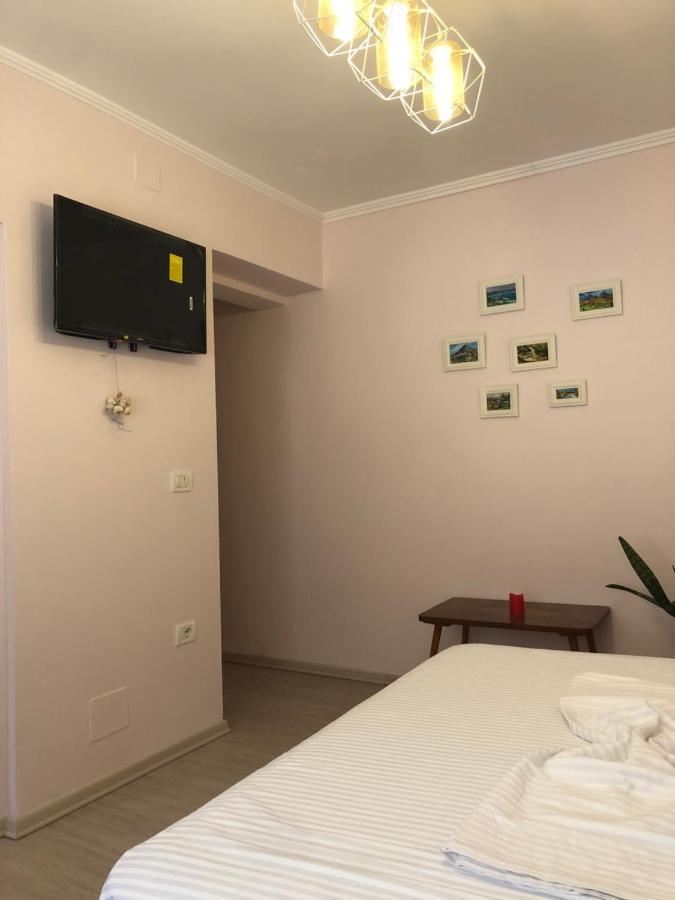Itan'S Apartment-Lovely Guest Apartment In Center Tirana Buitenkant foto