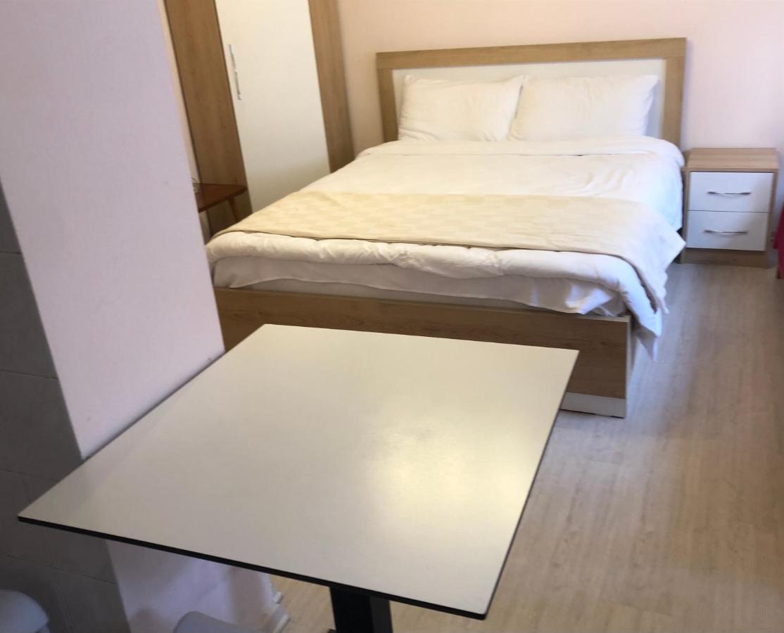 Itan'S Apartment-Lovely Guest Apartment In Center Tirana Buitenkant foto